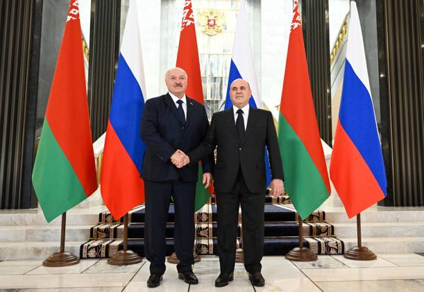 Russia Belarus 9230556 28.08.2026 Russian Prime Minister Mikhail Mishustin and Belarusian President Alexander Lukashenko, left, shake hands as they pose for photos during a meeting, in Moscow, Russia. Alexander Miridonov Sputnik Moscow Russia  Copyright: xAlexanderxMiridonovx