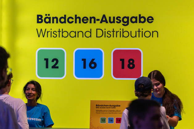 Gamescom 2026 in Köln - 28.08.26 Bändchen Ausgabe für die enhaltung der Altersbeschränkung - Die gamescom 2026, das weltgrößte Event für interaktive Unterhaltung, findet vom 26. bis 30. August 2026 auf dem Gelände der Koelnmesse in Köln statt. Köln Deutz Nordrhein-Westfalen Deutschland Copyright: xMarcxJohnx