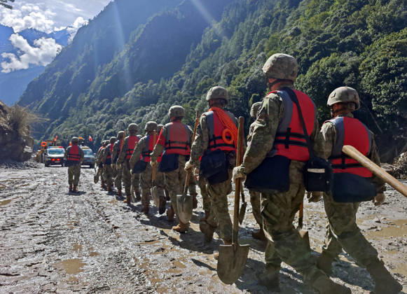 (260828) -- GYIRONG, Aug. 28, 2026 -- Rescuers from the Chinese People s Liberation Army are pictured on their way to the mudslide-hit area near Gyirong Port in Gyirong County, in Xigaze, southwest China s Xizang Autonomous Region, Aug. 28, 2026. The death toll had risen to five and 558 remained missing as of 3 p.m. on Friday after a mudslide struck the Gyirong Port along the China-Nepal border in southwest China s Xizang Autonomous Region, according to the region s emergency management department. Rescuers are operating around the clock in mudslide-affected areas near the Gyirong Port. (Photo by Zheng Chongxi Xinhua) (SpotNews) CHINA-XIZANG-XIGAZE-MUDSLIDE-RESCUE (CN) LiuxFang 