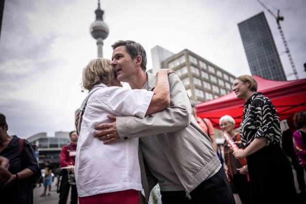 Steffen Krach, der Spitzenkandidat der SPD fuer die Abgeordnetenhauswahl am 20.09.2026 in Berlin bei einer Strassenaktion mit der Ueberschrift Krach gegen Nazis am 28.08.2026. An verschiedenen Standorten in Berlin. Fotografiert im Auftrag der SPD Berlin. Berlin Deutschland Copyright: xDominikxButzmannx