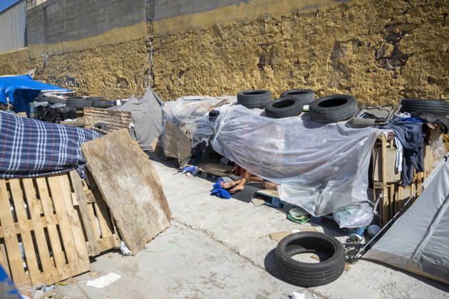 Daily Life for Migrants at the El Tarajal Industrial Park: Makeshift shelters built by migrants at the El Tarajal Industrial Park, August 28, 2026, in Ceuta, Spain. Ceuta has announced plans to renovate the six industrial buildings in the El Tarajal industrial park to transform them into a reception center. The project includes the installation of restrooms, kitchens, bedrooms, and other facilities. Depending on the condition of each building, the project will also require the replacement of roofs, painting, and other repairs. AUGUST 28, 2026 MIGRATION CRISIS Ceuta, Spain Copyright: xMarcosxMorenox 7736107