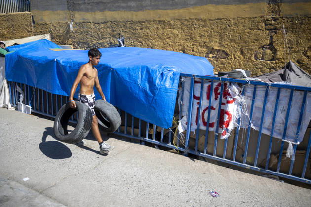 Daily Life for Migrants at the El Tarajal Industrial Park A person at the El Tarajal Industrial Park on August 28, 2026, in Ceuta, Spain. Ceuta has announced plans to renovate the six industrial buildings in the El Tarajal industrial park to transform them into a reception center. The project includes the installation of restrooms, kitchens, bedrooms, and other facilities. Depending on the condition of each building, the project will also require the replacement of roofing, painting, and other repairs. AUGUST 28, 2026 MIGRATION CRISIS Ceuta, Spain Copyright: xMarcosxMorenox 7736156