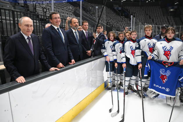 RUSSIA, MOSCOW - AUGUST 28, 2026: Russia s President Vladimir Putin, Nizhny Novgorod Region Governor Gleb Nikitin and Presidential Plenipotentiary Envoy to the Volga Federal District Igor Komarov (from L to R) meet young ice hockey players during a visit to Volga Arena. The Russian president is on a working visit to the Nizhny Novgorod Region. Kirill Zykov POOL TASS  96748747