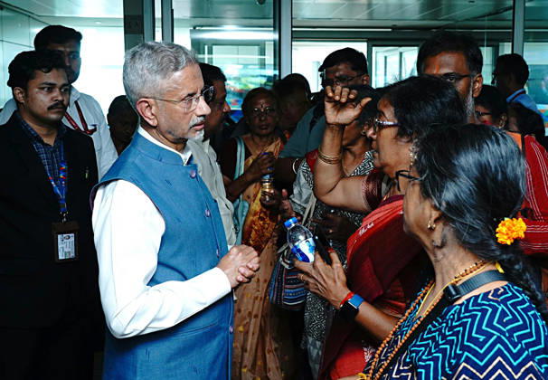 RECORD DATE NOT STATED EAM S. Jaishankar meets 21 Indian Nationals who were rescued from Nepal flood at Delhi airport New Delhi, Aug 28 (ANI): External Affairs Minister S. Jaishankar meets 21 Indian Nationals who were rescued from the Nepal floods at Delhi airport, in New Delhi on Friday. (@DrSJaishankar X ANI Photo) New Delhi Delhi India Copyright: xANIx ANI_20260828212