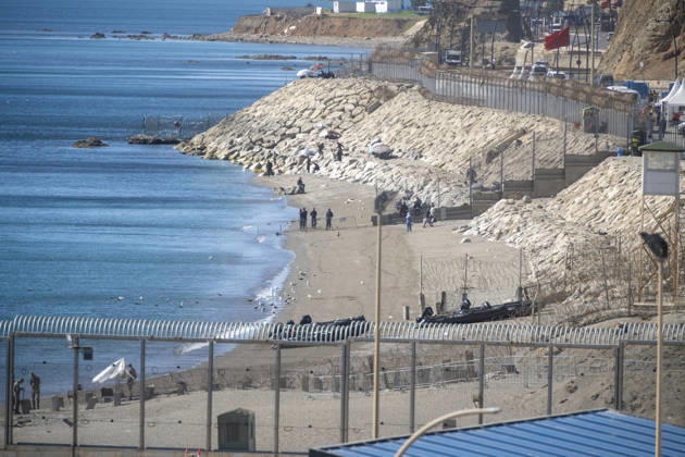 Moroccan Police Detain Several People Attempting to Cross at El Tarajal Moroccan police officers detained three adults and one minor as they attempted to cross the border at El Tarajal on August 28, 2026, in Ceuta, Spain. The Ministry of the Interior has announced that it has formally requested the European Commission to deploy Frontex agents, Europol, and the EU Asylum Agency (EUAA) to expedite the screening and processing of migrants’ cases in Ceuta. AUGUST 28, 2026 MIGRATION CRISIS Ceuta, Spain  Copyright: xMarcosxMorenox 7736219