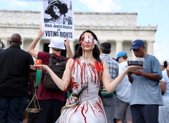 August 28, 2026, Washington, District Of Columbia, USA: An artist dressed as a blood-covered Lady Justice attends a Defend the Vote rally near the Lincoln Memorial in Washington, DC, USA, on August 28, 2026, coinciding with the 63rd anniversary of the 1963 March on Washington rally for civil rights. The march comes just weeks before the November midterm elections, with organisers using the demonstration to mobilise voters and make voting rights a central issue in the campaign. Washington USA - ZUMAs337 20260828_znp_s337_001 Copyright: xGentxShkullakux