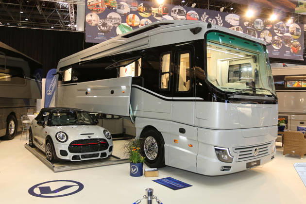 Volkner mobil perfection (Luxusreisemobil mit Mittelgarage mit Mini John Cooper Works Cabrio), Caravan Salon Düsseldorf (28.08. - 06.09.2026, Messe Düsseldorf, Weltleitmesse für mobiles Reisen, weltgrößte Messe für Reisemobile und Caravans, Camping & Caravaning, mobiler Urlaub), Düsseldorf (D)