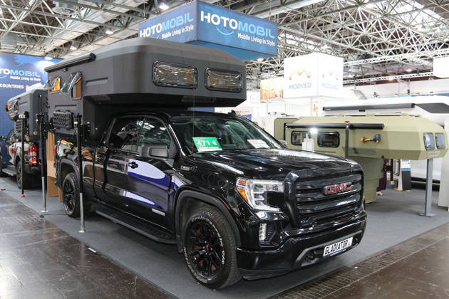 Hotomobil Gladiator XL auf GMC Sierra 1500 Pick-up Elevation duramax turbodiesel, Caravan Salon Düsseldorf (28.08. - 06.09.2026, Messe Düsseldorf, Weltleitmesse für mobiles Reisen, weltgrößte Messe für Reisemobile und Caravans, Camping & Caravaning, mobiler Urlaub), Düsseldorf (D)