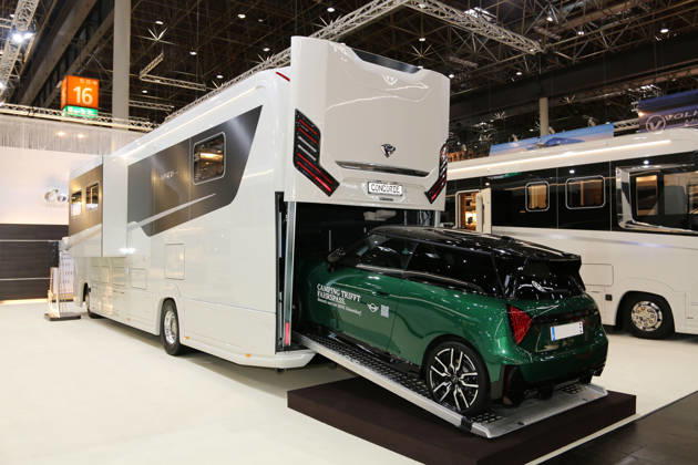 Concorde Liner 1090 GI Atego (Luxusreisemobil mit Mini Cooper SE auf der Rampe zur Heckgarage), Caravan Salon Düsseldorf (28.08. - 06.09.2026, Messe Düsseldorf, Weltleitmesse für mobiles Reisen, weltgrößte Messe für Reisemobile und Caravans, Camping & Caravaning, mobiler Urlaub), Düsseldorf (D)