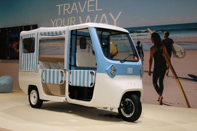 Fiat TRIS Dolcevita (Concept Car als Homage an Open-Air-Shuttlefahrzeuge aus den 1960er Jahren an der italienischen Riviera bei Luxushotels, Dreirad, E-Leichtfahrzeug Elektro Leichtauto, Mopedauto mit Elektromotor, mit AM Führerschein ab 15 Jahren fahrbar, Kategorie L6eB), Caravan Salon Düsseldorf (28.08. - 06.09.2026, Messe Düsseldorf, Weltleitmesse für mobiles Reisen, weltgrößte Messe für Reisemobile und Caravans, Camping & Caravaning, mobiler Urlaub), Düsseldorf (D)