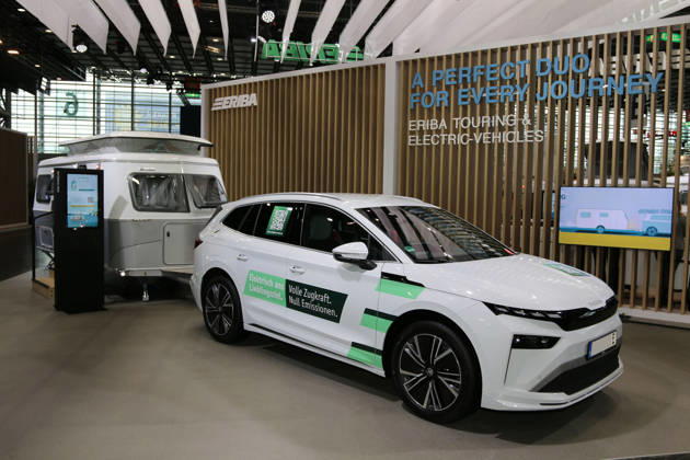 Elektroauto Skoda Enyaq 85x mit Wohnwagen Eriba Touring 530, Caravan Salon Düsseldorf (28.08. - 06.09.2026, Messe Düsseldorf, Weltleitmesse für mobiles Reisen, weltgrößte Messe für Reisemobile und Caravans, Camping & Caravaning, mobiler Urlaub), Düsseldorf (D)