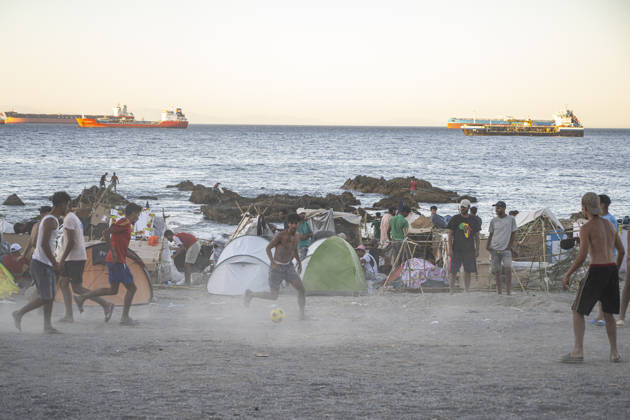 Trampolín Beach once again looks the same as it did during the early days of the mass arrival of migrants. Dozens of people are living and spending the night on Trampolín Beach as of August 28, 2026, in Ceuta, Spain. Hundreds of undocumented migrants remain in the Trampolín Beach area, where they have once again built shacks. AUGUST 28, 2026 MIGRATION CRISIS Ceuta, Spain  Copyright: xMarcosxMorenox 7736529