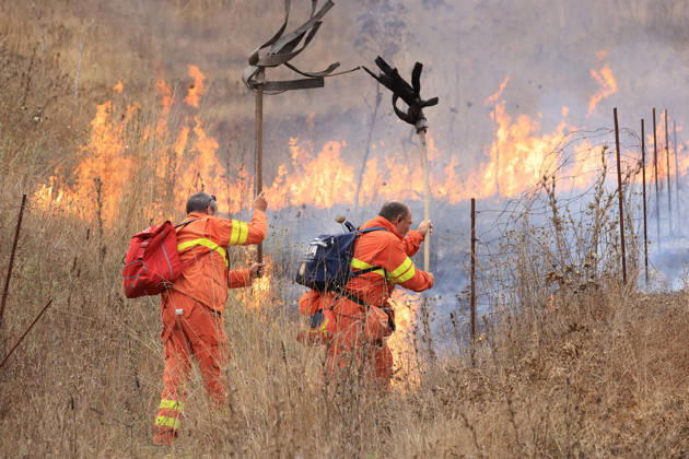 Wildfire suppression efforts continue on Italy s Sicily and Sardinia islands PALERMO, ITALY - AUGUST 28: Firefighting teams and forestry workers respond to tackle a wildfire from the ground with water tankers, while the gendarmerie intervened from the air with a helicopter, in Pianetto, near Palermo, Italy on August 28, 2026. Alberto Lo Bianco Anadolu Palermo Italy. Editorial use only. Please get in touch for any other usage.  Copyright: x2026xAnadoluxAlbertoxLoxBiancox