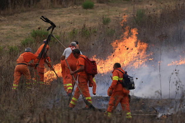 Wildfire suppression efforts continue on Italy s Sicily and Sardinia islands PALERMO, ITALY - AUGUST 28: Firefighting teams and forestry workers respond to tackle a wildfire from the ground with water tankers, while the gendarmerie intervened from the air with a helicopter, in Pianetto, near Palermo, Italy on August 28, 2026. Alberto Lo Bianco Anadolu Palermo Italy. Editorial use only. Please get in touch for any other usage.  Copyright: x2026xAnadoluxAlbertoxLoxBiancox