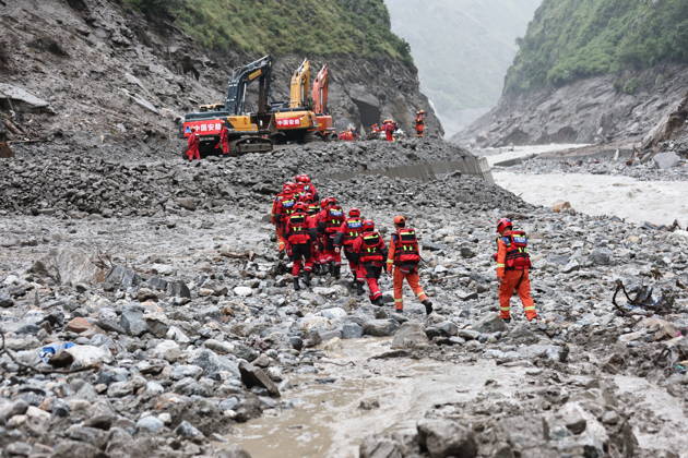 (260829) -- GYIRONG, Aug. 29, 2026 -- This photo shows search and rescue operations underway at the mudslide-hit area in Gyirong County, southwest China s Xizang Autonomous Region, on Aug. 29, 2026. A fast-moving chain mudslide, triggered by a high-altitude glacier collapse on the Nepalese side, has caused heavy casualties and left many missing at a port on the China-Nepal border in southwest China s Xizang Autonomous Region. Rescuers immediately launched an all-out effort to reach the mudslide-hit port and search for the missing. ) (SpotNews) CHINA-XIZANG-GYIRONG-MUDSLIDE-RESCUE (CN) JiangxFan 