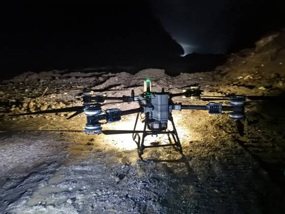 (260829) -- GYIRONG, Aug. 29, 2026 -- This photo taken on Aug. 29, 2026 shows a heavy-lift drone for emergency rescue supplies delivery in southwest China s Xizang Autonomous Region. More than 90 sets of emergency rescue supplies were delivered by heavy-lift drones early Saturday morning to rescue teams heading for the mudslide-hit Gyirong Port in Xizang. (Xizang Fire and Rescue Corps Handout via Xinhua) (SpotNews) CHINA-XIZANG-GYIRONG-MUDSLIDE-DRONE-SUPPLIES-DELIVERY (CN) JiangxFan 