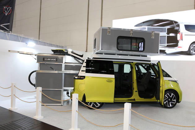 VW ID. buzz am Stand von Cubivan. Caravan Salon Düsseldorf (28.08. - 06.09.2026, Messe Düsseldorf, Weltleitmesse für mobiles Reisen, weltgrößte Messe für Reisemobile und Caravans, Camping & Caravaning, mobiler Urlaub), Düsseldorf (D)
