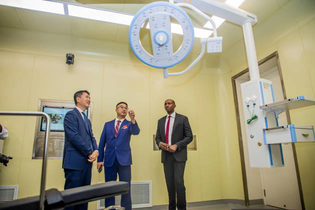 (260829) -- KIGALI, Aug. 29, 2026 -- Chinese and Rwandan officials inspect an operation room of the Masaka Hospital in Kigali, Rwanda, Aug. 28, 2026. TO GO WITH China hands over major hospital project to Rwanda (Photo by Cyril Ndegeya Xinhua) RWANDA-KIGALI-CHINA-HOSPITAL-HANDOVER CEREMONY LiuxYoumin 