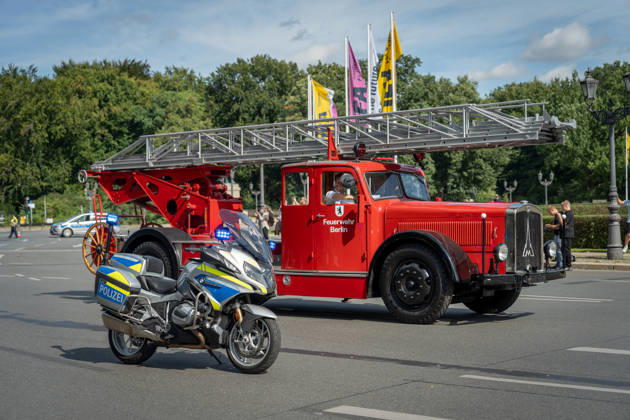 Fahrzeugkorso, 175-jähriges Jubiläum, Berliner Feuerwehr Berlin, Fahrzeugkorso der Berliner Feuerwehr, 175-jähriges Jubiläum, Großer Stern, Notruf 112 Berlin Berlin GER