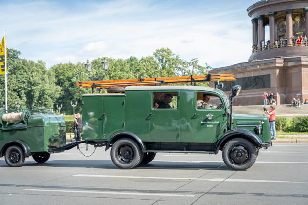 Fahrzeugkorso, 175-jähriges Jubiläum, Berliner Feuerwehr Berlin, Fahrzeugkorso der Berliner Feuerwehr, 175-jähriges Jubiläum, Großer Stern, Notruf 112 Berlin Berlin GER