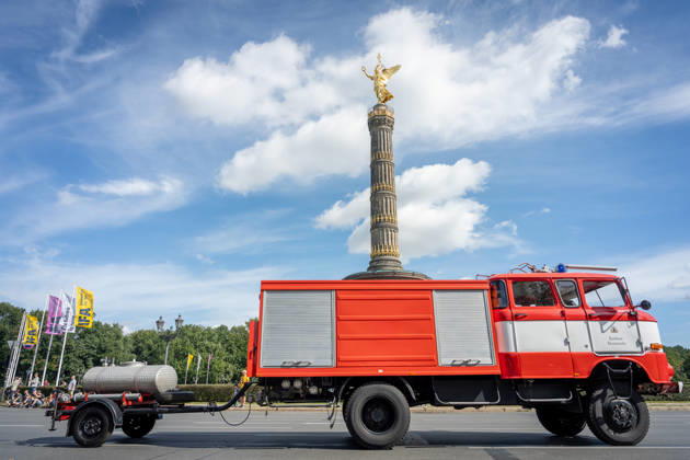 Fahrzeugkorso, 175-jähriges Jubiläum, Berliner Feuerwehr Berlin, Fahrzeugkorso der Berliner Feuerwehr, 175-jähriges Jubiläum, Großer Stern, Notruf 112 Berlin Berlin GER