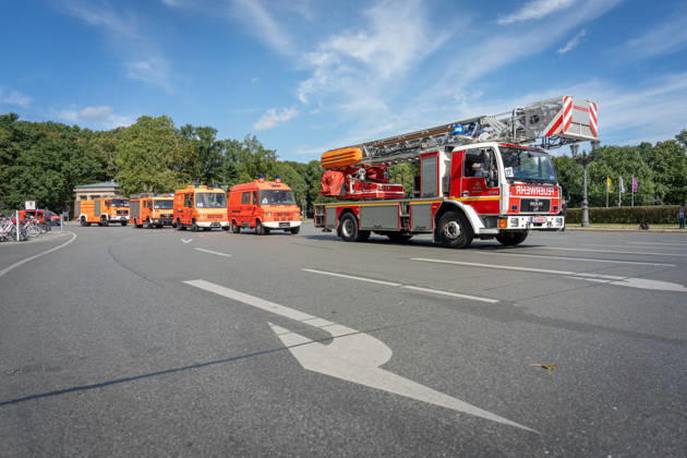 Fahrzeugkorso, 175-jähriges Jubiläum, Berliner Feuerwehr Berlin, Fahrzeugkorso der Berliner Feuerwehr, 175-jähriges Jubiläum, Großer Stern, Notruf 112 Berlin Berlin GER