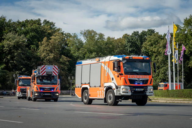 Fahrzeugkorso, 175-jähriges Jubiläum, Berliner Feuerwehr Berlin, Fahrzeugkorso der Berliner Feuerwehr, 175-jähriges Jubiläum, Großer Stern, Notruf 112 Berlin Berlin GER