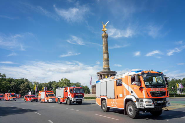 Fahrzeugkorso, 175-jähriges Jubiläum, Berliner Feuerwehr Berlin, Fahrzeugkorso der Berliner Feuerwehr, 175-jähriges Jubiläum, Großer Stern, Notruf 112 Berlin Berlin GER