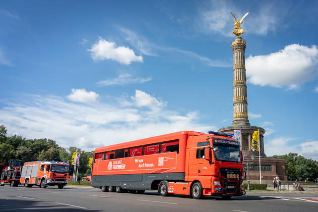 Fahrzeugkorso, 175-jähriges Jubiläum, Berliner Feuerwehr Berlin, Fahrzeugkorso der Berliner Feuerwehr, 175-jähriges Jubiläum, Großer Stern, Notruf 112 Berlin Berlin GER