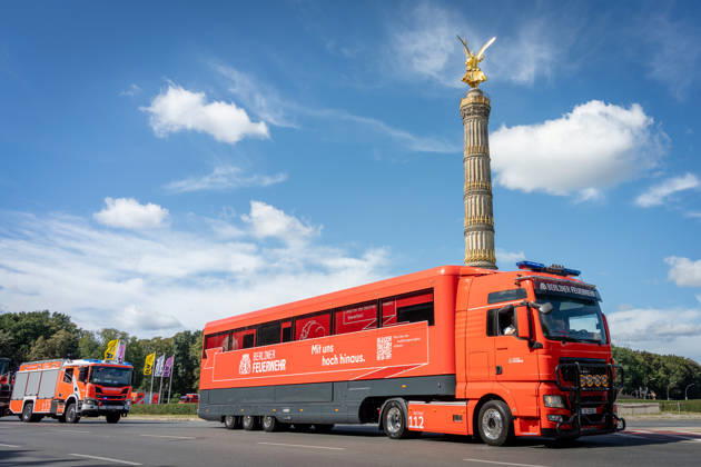 Fahrzeugkorso, 175-jähriges Jubiläum, Berliner Feuerwehr Berlin, Fahrzeugkorso der Berliner Feuerwehr, 175-jähriges Jubiläum, Großer Stern, Notruf 112 Berlin Berlin GER