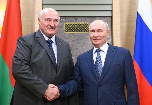 Russia Belarus 9230935 29.08.2026 Russian President Vladimir Putin and Belarusian President Alexander Lukashenko shake hands during a meeting at the Novo-Ogaryovo state residence, outside Moscow, Russia. Kirill Zykov Sputnik Novo-Ogaryovo Moscow region Russia  Copyright: xKirillxZykovx