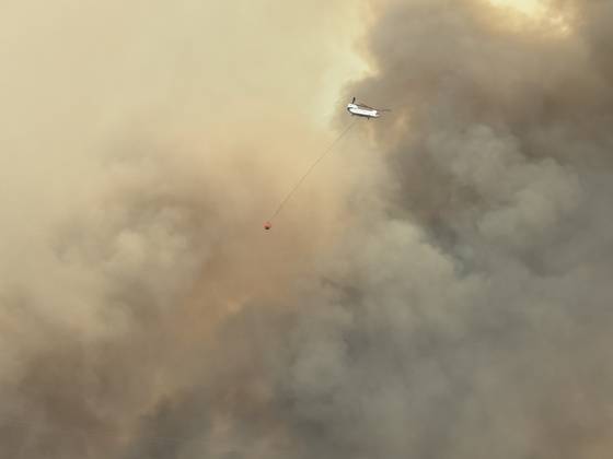 Firefighting efforts continue in Antalya ANTALYA, TURKIYE - AUGUST 29: A firefighting helicopter carries water to combat a wildfire that originated in the Seydikemer district of Mugla and spread to the Kas district of Antalya, Turkiye, on August 29, 2026. Aerial and ground crews continue intensive firefighting operations as smoke billows from the affected forest region. Sinan Ozmus Anadolu Antalya Turkey. Editorial use only. Please get in touch for any other usage.  Copyright: x2026xAnadoluxSinanxOzmusx