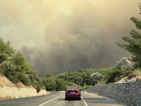 Firefighting efforts continue in Antalya ANTALYA, TURKIYE - AUGUST 29: Smoke is rising from a forest fire that started in the Seydikemer district of Mugla and spread to the Kas district of Antalya, Turkiye, on August 29, 2026. Aerial and ground crews continue intensive firefighting operations as smoke billows from the affected forest region. Sinan Ozmus Anadolu Antalya Turkey. Editorial use only. Please get in touch for any other usage.  Copyright: x2026xAnadoluxSinanxOzmusx
