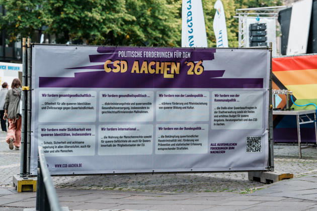 Deutschland, Aachen: CSD, Aachen Pride 2026, Christopher Street Day, Parade, Gleichstellung, Queerfeindlichkeit, Transrechte, Gleichberechtigung, Katschhof, Regenbogen, Flaggen, Politik, Forderungen Copyright: xThiemoxRudolphx