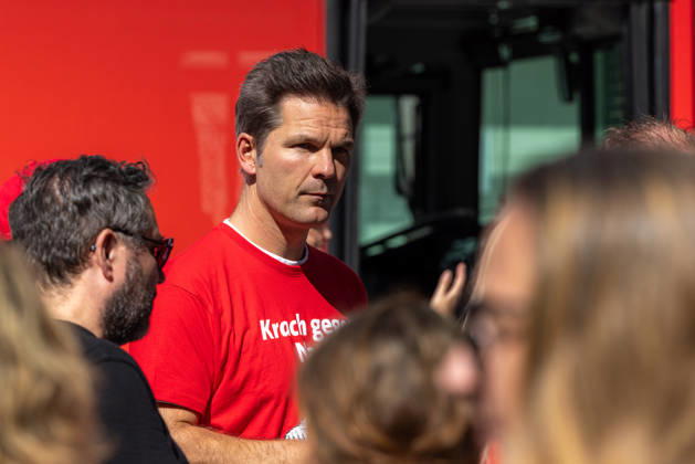 Wahlkampagne Steffen Krach. Deutschland, Berlin am 29. August 2026: SPD-Spitzenkandidat Steffen Krach in der Fußgängerzone der Wilmersdorfer Straße in Berlin-Charlottenburg mit dem Slogan Krach gegen Nazis. Steffen Krach ist Spitzenkandidat für die Abgeordnetenhauswahl 2026 und für das Amt des Regierenden Bürgermeisters Berlins.