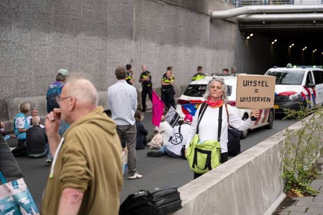THE HAGUE - Climate protesters from Extinction Rebellion during a blockade of the A12 motorway, in response to the climate disasters of the past summer months. They also demand that political responsibility be taken for the consequences of the extreme weather. LINA SELG ANP netherlands out - belgium out  Copyright: xx x566505346x originalFilename: 566505346.jpg