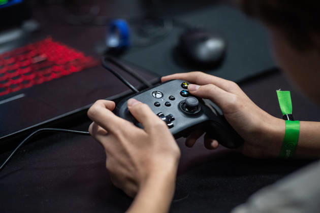 Gamescom, the world s largest annual video game trade fair, in Cologne COLOGNE, GERMANY - AUGUST 29: A visitor plays with a xbox gaming controller during Gamescom, the world s largest annual video game trade fair on August 29, 2026 in Cologne, Germany. Held at the Koelnmesse convention center, the event attracts hundreds of thousands of industry professionals and gaming enthusiasts each year. Hesham Elsherif Anadolu Cologne Germany. Editorial use only. Please get in touch for any other usage.  Copyright: x2026xAnadoluxHeshamxElsherifx