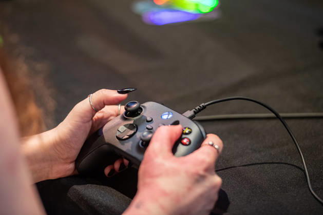 Gamescom, the world s largest annual video game trade fair, in Cologne COLOGNE, GERMANY - AUGUST 29: A visitor plays with a xbox gaming controller during Gamescom, the world s largest annual video game trade fair on August 29, 2026 in Cologne, Germany. Held at the Koelnmesse convention center, the event attracts hundreds of thousands of industry professionals and gaming enthusiasts each year. Hesham Elsherif Anadolu Cologne Germany. Editorial use only. Please get in touch for any other usage.  Copyright: x2026xAnadoluxHeshamxElsherifx