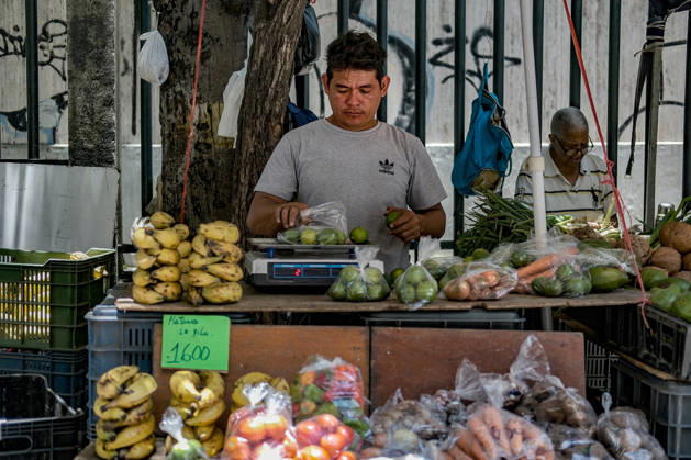 Daily life continues in Caracas amid landmark US-Venezuela Oil Agreement CARACAS, VENEZUELA - AUGUST 29: A view of daily life as US President Trump and Venezuelan interim President Rodriguez announced an agreement that would grant the United States majority control over 17 oil fields and more than 65 billion barrels of Venezuela s proven oil reserves, in Caracas, Venezuela on August 29, 2026. The 65 billion barrels represent approximately 21.5% of Venezuela s total proven reserves, estimated at 303 billion barrels by the US Energy Information Administration (EIA). The landmark deal sparked widespread economic expectations among citizens hoping the measures will translate into tangible benefits for the local population. Diko Betancourt Ana  Copyright: x2026xAnadoluxDikoxBetancourtx