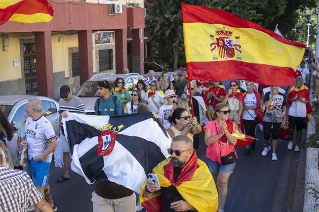 Peaceful demonstration organized by neighborhood associations in Ceuta. Dozens of people during a peaceful demonstration on August 29, 2026, in Ceuta, Spain. The demonstration, which was distinctly peaceful in nature, was organized by several neighborhood associations under the slogan Ceuta United, Ceuta at Peace Another march scheduled for tonight was ultimately canceled by its organizers to prevent people who incite violence from joining them, following warnings about the possible arrival of extremist groups. AUGUST 29, 2026, Ceuta, Spain  Copyright: xMarcosxMorenox 7737646