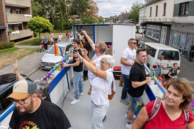 Neukirchen-Vluyn: 5. CSD Neuqueerchen-Vluyn ** NUR FÜR REDAKTIONELLE ZWECKE ** EDITORIAL USE ONLY **<p>Demoteilnehmer am Samstag, 29. August 2026 beim 5. CSD unter dem Motto Neuqueerchen-Vluyn in Neukirchen-Vluyn. Neukirchen-Vluyn Copyright: KarlxBanski