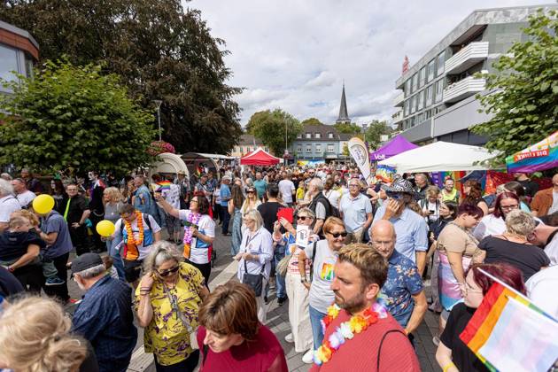 Neukirchen-Vluyn: 5. CSD Neuqueerchen-Vluyn ** NUR FÜR REDAKTIONELLE ZWECKE ** EDITORIAL USE ONLY **<p>Demoteilnehmer am Samstag, 29. August 2026 beim 5. CSD unter dem Motto Neuqueerchen-Vluyn in Neukirchen-Vluyn. Neukirchen-Vluyn Copyright: KarlxBanski