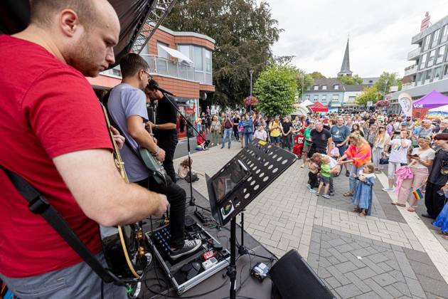 Neukirchen-Vluyn: 5. CSD Neuqueerchen-Vluyn ** NUR FÜR REDAKTIONELLE ZWECKE ** EDITORIAL USE ONLY **<p>Der Chor Color Sounds tritt bei der Kundgebung auf am Samstag, 29. August 2026 beim 5. CSD unter dem Motto Neuqueerchen-Vluyn in Neukirchen-Vluyn. Neukirchen-Vluyn Copyright: KarlxBanski