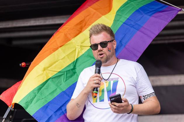 Neukirchen-Vluyn: 5. CSD Neuqueerchen-Vluyn ** NUR FÜR REDAKTIONELLE ZWECKE ** EDITORIAL USE ONLY **<p>Christian Pelikan (Grüne, Neukirchen-Vluyn) am Samstag, 29. August 2026 beim 5. CSD unter dem Motto Neuqueerchen-Vluyn in Neukirchen-Vluyn. Neukirchen-Vluyn Copyright: KarlxBanski