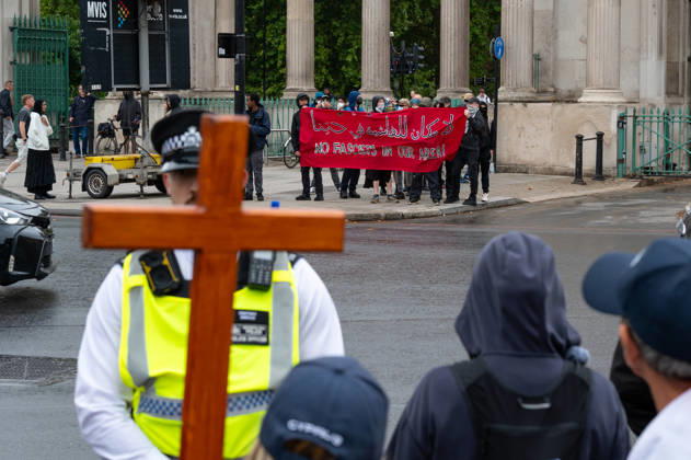 No Sharia Law march in London, UK - 29 Aug 2026 Counter protesters hold a banner reading No fascists in our area across the road from the No Sharia Law march. Supporters of the UK Independence Party (UKIP), led by party leader Nick Tenconi, took part in the No Sharia Law march from Hyde Park Corner to Downing Street in London. Demonstrators marched through the capital opposing the application of Sharia law in the United Kingdom, carrying banners expressing opposition to Islamic immigration to the UK. London United Kingdom Copyright: xAndreaxDomeniconix xSOPAxImagesx Z62_4140