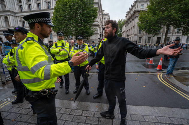 August 29, 2026, London, Westminster, United Kingdom: A UKIP supporter confronts police officers during the No to Sharia march and rally in central London. UKIP leader Nick Tenconi led supporters on a march and rally through central London calling for an end to Sharia law in Great Britain. The demonstration, organized under the banner No to Sharia Law, was met by a counter-protest. Tensions rose at the start of the march, with counter-protesters pushing against police officers as officers attempted to keep the opposing groups apart. The Metropolitan Police had imposed conditions on both demonstrations to prevent serious disorder. London United Kingdom  - ZUMAs197 20260829_aaa_s197_182 Copyright: xJamesxWilloughbyx