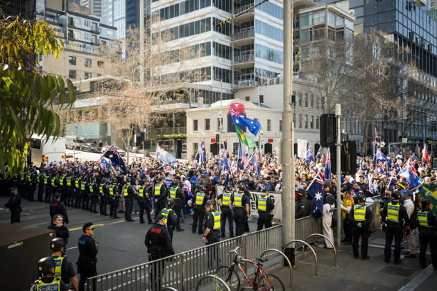 ANTI IMMIGRATION RALLY, Police hold back far right protestors during a far right March for Australia anti-immigration rally in Melbourne, Sunday, August 30, 2026. ( NO ARCHIVING MELBOURNE VICTORIA AUSTRALIA  Copyright: xCHRISTOPHERxHOPKINSx 20260830151739094685