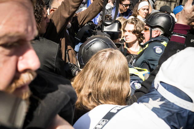 ANTI IMMIGRATION RALLY, Police force right wing protestors back during a far right March for Australia anti-immigration rally in Melbourne, Sunday, August 30, 2026. ( NO ARCHIVING MELBOURNE VICTORIA AUSTRALIA  Copyright: xCHRISTOPHERxHOPKINSx 20260830194872207231