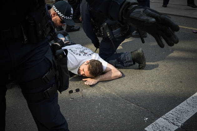 ANTI IMMIGRATION RALLY, Police make an arrest as protestors clash during a far right March for Australia anti-immigration rally in Melbourne, Sunday, August 30, 2026. ( NO ARCHIVING MELBOURNE VICTORIA AUSTRALIA Copyright: xCHRISTOPHERxHOPKINSx 20260830149013386227