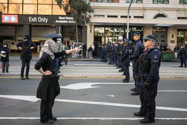 ANTI IMMIGRATION RALLY, Police force back counter protestors during a far right March for Australia anti-immigration rally in Melbourne, Sunday, August 30, 2026. ( NO ARCHIVING MELBOURNE VICTORIA AUSTRALIA  Copyright: xCHRISTOPHERxHOPKINSx 20260830179933111816